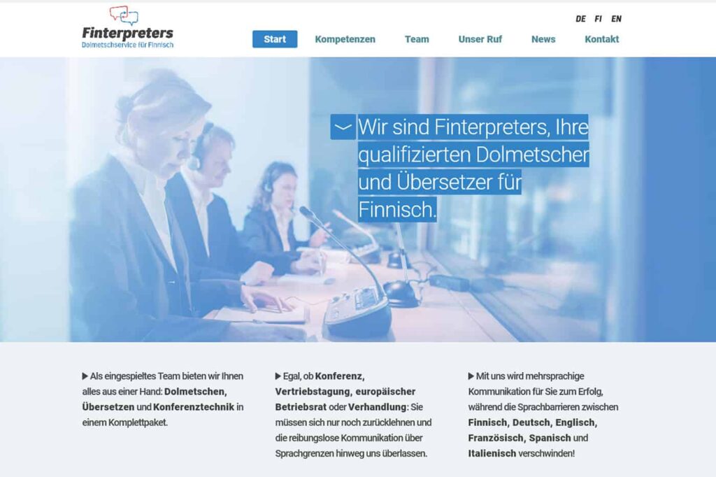 Eine von einem Aachener Webdesigner gestaltete Homepage für Finterpreters, einen Dolmetscher- und Übersetzungsdienst für Finnisch, mit einem Panel von Personen mit Headsets, einem Navigationsmenü und einem blauen Banner mit der Vorstellung des Dienstes auf Deutsch.