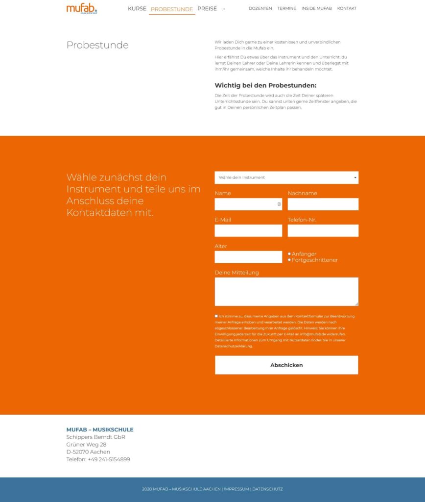 Eine Webseite zur Buchung einer Probestunde bei der Musikschule "mufab", gestaltet von einem Webdesigner Aachen. Das Formular fragt nach Name, E-Mail, Telefon, Instrument, Erfahrungsstufe und Nachricht auf einem orange-weißen Hintergrund mit wichtigen Informationen und Anweisungen.