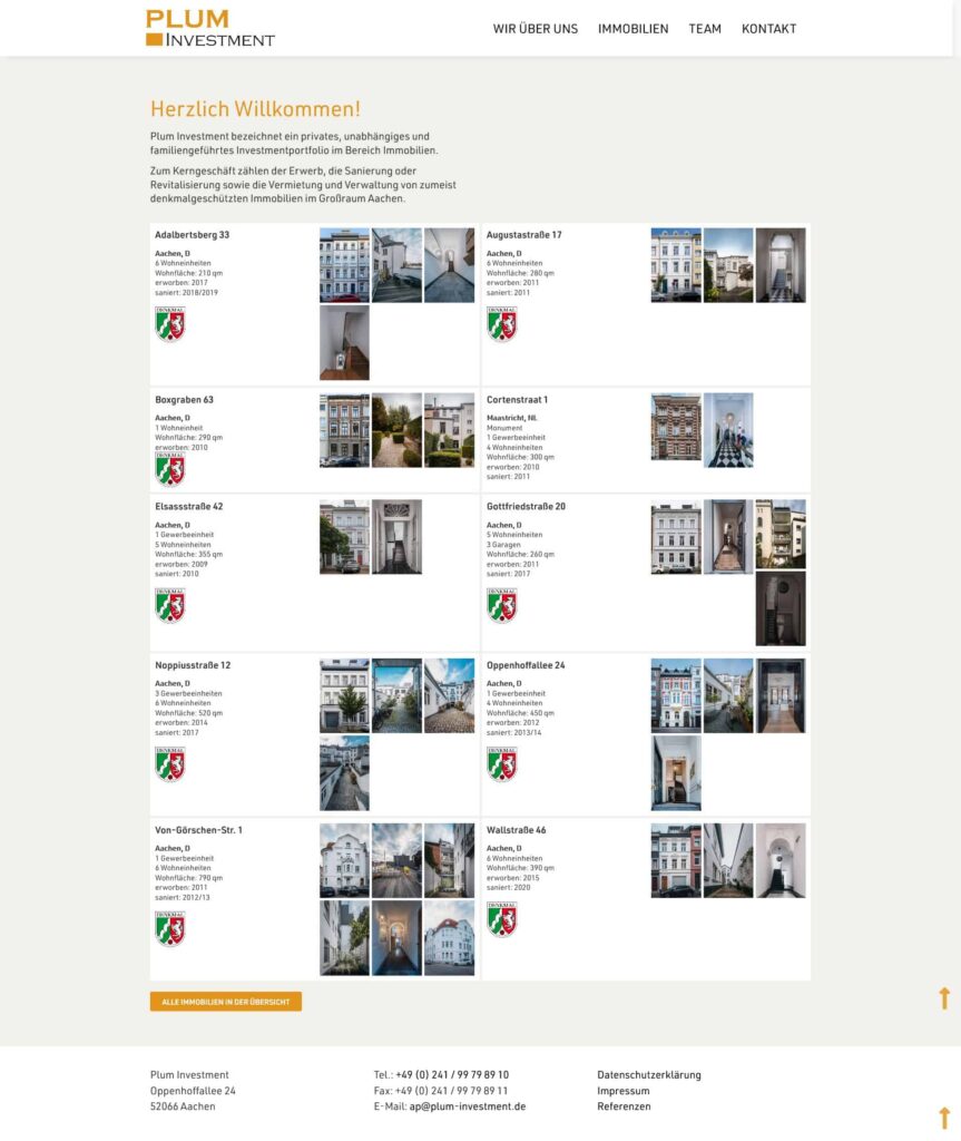 Screenshot der von einem Aachener Webdesigner gestalteten Website eines Immobilienunternehmens mit Immobilienangeboten mit Fotos, Adressen und Details in einem klaren Layout mit weißem Hintergrund, goldenen Akzenten, sichtbarer Kopfzeile und Kontaktinformationen.