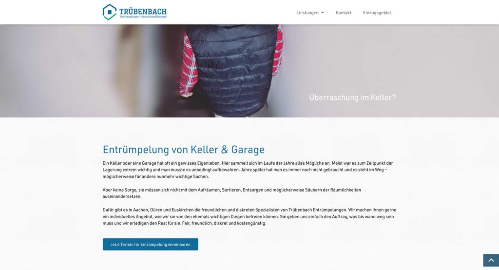 Screenshot einer Website für Trübenbach Entrümpelung, erstellt von einem Webdesigner Aachen. Die Seite bietet Keller- und Garagenentrümpelungen an, mit einem Hintergrundbild einer Person, die vor einer Wand steht, und Angaben zu den Dienstleistungen in Klartext.