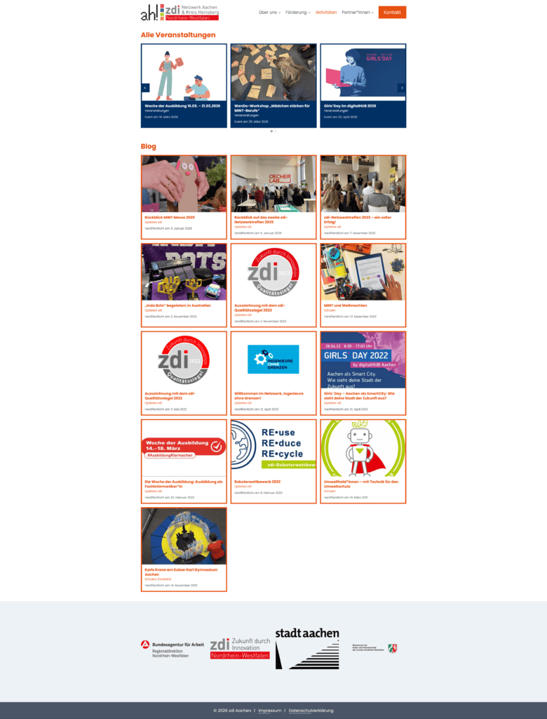 Screenshot einer Website mit Veranstaltungshinweisen im oberen Bereich, einem Blog-Bereich mit Beiträgen mit Illustrationen und Fotos in der Mitte und Logos von Städten, Bundesländern und Bildungseinrichtungen in der Fußzeile im unteren Bereich.